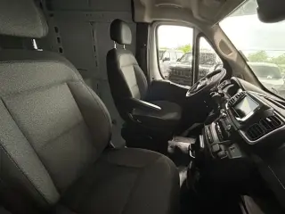 Ram ProMaster 2025 Tradesman 1500 136 WB 3dr High Roof Cargo Van sin asiento para pasajeros