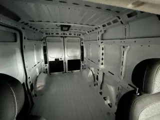 Ram ProMaster 2025 Tradesman 1500 136 WB 3dr High Roof Cargo Van sin asiento para pasajeros