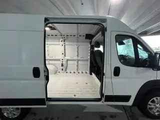 Ram ProMaster 2025 Tradesman 1500 136 WB 3dr High Roof Cargo Van sin asiento para pasajeros