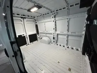 Ram ProMaster 2025 Tradesman 1500 136 WB 3dr High Roof Cargo Van sin asiento para pasajeros