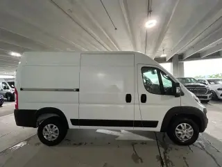 Ram ProMaster 2025 Tradesman 1500 136 WB 3dr High Roof Cargo Van sin asiento para pasajeros