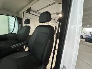 Ram ProMaster 2025 Tradesman 1500 136 WB 3dr High Roof Cargo Van sin asiento para pasajeros