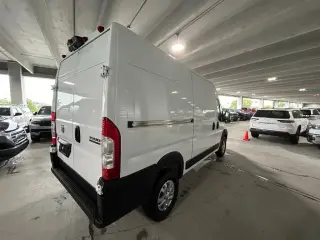 Ram ProMaster 2025 Tradesman 1500 136 WB 3dr High Roof Cargo Van sin asiento para pasajeros