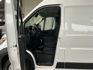 Ram ProMaster 2025 Tradesman 1500 136 WB 3dr High Roof Cargo Van sin asiento para pasajeros