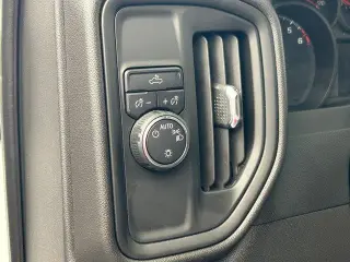 Chevrolet Silverado 1500 2024 4x2 Custom 4p Cabina de Tripulante 5.8 ft. SB