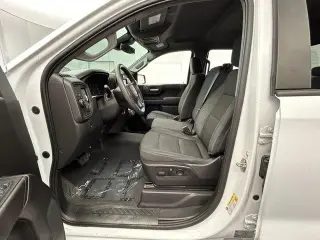 Chevrolet Silverado 1500 2024 4x2 Custom 4p Cabina de Tripulante 5.8 ft. SB