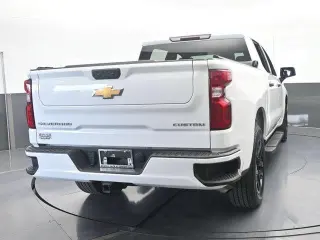 Chevrolet Silverado 1500 2024 4x2 Custom 4p Cabina de Tripulante 5.8 ft. SB