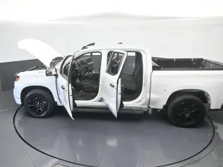 Chevrolet Silverado 1500 2024 4x2 Custom 4p Cabina de Tripulante 5.8 ft. SB