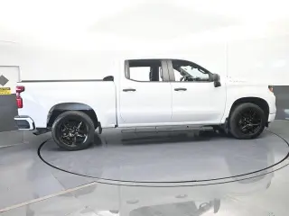 Chevrolet Silverado 1500 2024 4x2 Custom 4p Cabina de Tripulante 5.8 ft. SB