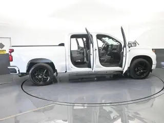 Chevrolet Silverado 1500 2024 4x2 Custom 4p Cabina de Tripulante 5.8 ft. SB