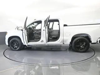 Chevrolet Silverado 1500 2024 4x2 Custom 4p Cabina de Tripulante 5.8 ft. SB