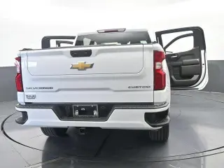 Chevrolet Silverado 1500 2024 4x2 Custom 4p Cabina de Tripulante 5.8 ft. SB
