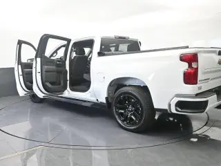 Chevrolet Silverado 1500 2024 4x2 Custom 4p Cabina de Tripulante 5.8 ft. SB
