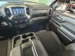 Chevrolet Silverado 1500 2020 4x2 RST 4p. Cabina Crew 5.8 pies. SB