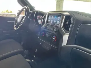Chevrolet Silverado 1500 2020 4x2 RST 4p. Cabina Crew 5.8 pies. SB