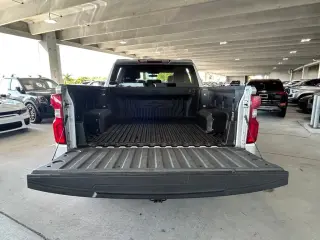 Chevrolet Silverado 1500 2020 4x2 RST 4p. Cabina Crew 5.8 pies. SB