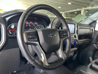Chevrolet Silverado 1500 2020 4x2 RST 4p. Cabina Crew 5.8 pies. SB
