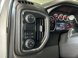 Chevrolet Silverado 1500 2020 4x2 RST 4p. Cabina Crew 5.8 pies. SB