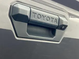 Toyota Tacoma 2024 4x2 SR5 4p Doble Cabina 5,0 pies CB