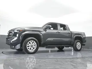 Toyota Tacoma 2024 4x2 SR5 4p Doble Cabina 5,0 pies CB