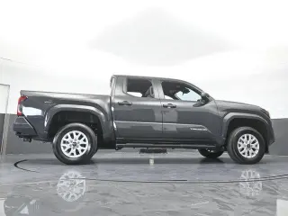 Toyota Tacoma 2024 4x2 SR5 4p Doble Cabina 5,0 pies CB