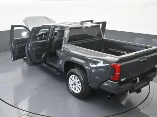 Toyota Tacoma 2024 4x2 SR5 4p Doble Cabina 5,0 pies CB