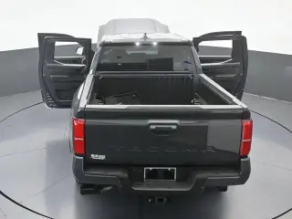 Toyota Tacoma 2024 4x2 SR5 4p Doble Cabina 5,0 pies CB