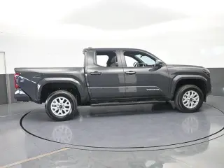 Toyota Tacoma 2024 4x2 SR5 4p Doble Cabina 5,0 pies CB