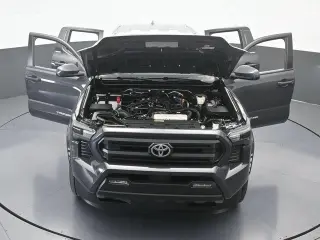 Toyota Tacoma 2024 4x2 SR5 4p Doble Cabina 5,0 pies CB