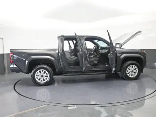Toyota Tacoma 2024 4x2 SR5 4p Doble Cabina 5,0 pies CB