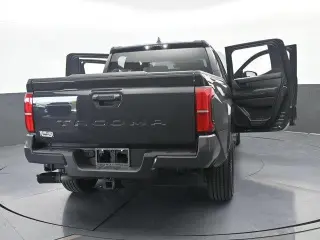 Toyota Tacoma 2024 4x2 SR5 4p Doble Cabina 5,0 pies CB