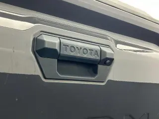 Toyota Tacoma 2024 4x2 SR5 4p Doble Cabina 5.0 pies CB
