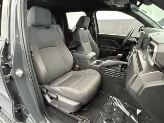 Toyota Tacoma 2024 4x2 SR5 4p Doble Cabina 5.0 pies CB