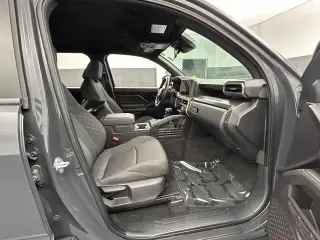 Toyota Tacoma 2024 4x2 SR5 4p Doble Cabina 5.0 pies CB