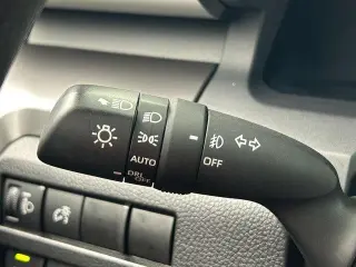 Toyota Tacoma 2024 4x2 SR5 4p Doble Cabina 5.0 pies CB