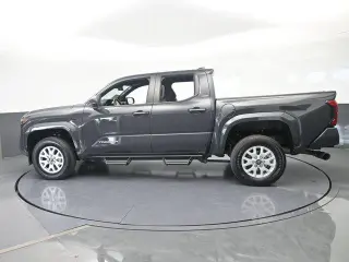 Toyota Tacoma 2024 4x2 SR5 4p Doble Cabina 5.0 pies CB