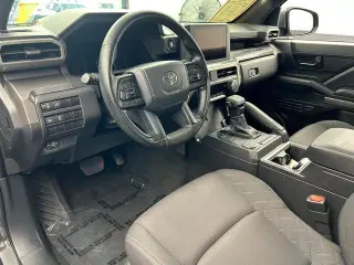 Toyota Tacoma 2024 4x2 SR5 4p Doble Cabina 5.0 pies CB