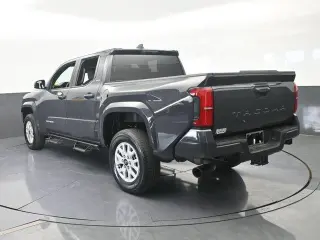 Toyota Tacoma 2024 4x2 SR5 4p Doble Cabina 5.0 pies CB