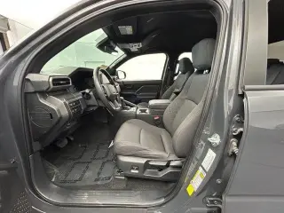 Toyota Tacoma 2024 4x2 SR5 4p Doble Cabina 5.0 pies CB