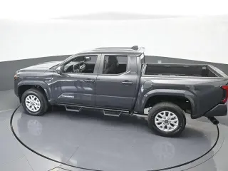 Toyota Tacoma 2024 4x2 SR5 4p Doble Cabina 5.0 pies CB