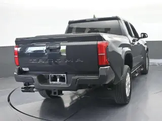 Toyota Tacoma 2024 4x2 SR5 4p Doble Cabina 5.0 pies CB