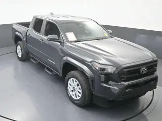 Toyota Tacoma 2024 4x2 SR5 4p Doble Cabina 5.0 pies CB