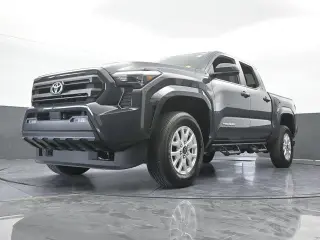Toyota Tacoma 2024 4x2 SR5 4p Doble Cabina 5.0 pies CB
