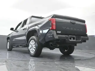 Toyota Tacoma 2024 4x2 SR5 4p Doble Cabina 5.0 pies CB