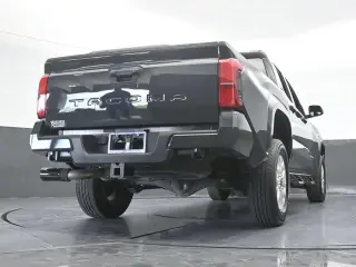 Toyota Tacoma 2024 4x2 SR5 4p Doble Cabina 5.0 pies CB