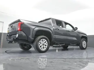 Toyota Tacoma 2024 4x2 SR5 4p Doble Cabina 5.0 pies CB
