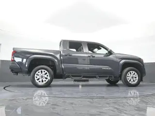 Toyota Tacoma 2024 4x2 SR5 4p Doble Cabina 5.0 pies CB