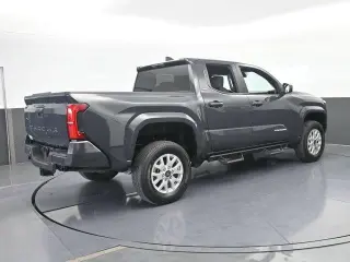 Toyota Tacoma 2024 4x2 SR5 4p Doble Cabina 5.0 pies CB