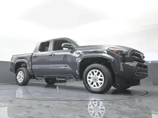 Toyota Tacoma 2024 4x2 SR5 4p Doble Cabina 5.0 pies CB