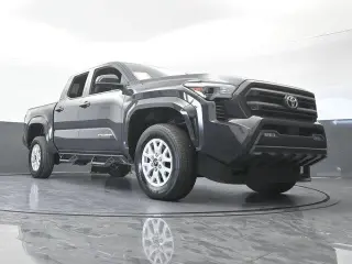 Toyota Tacoma 2024 4x2 SR5 4p Doble Cabina 5.0 pies CB